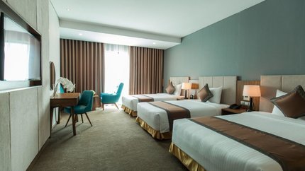 Phòng Deluxe Triple hướng phố