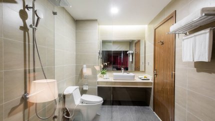 Phòng tắm đứng sạch sẽ