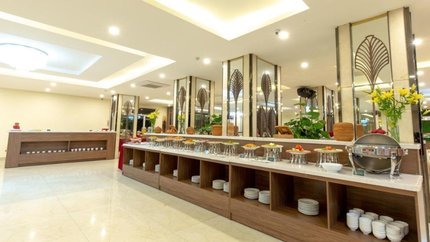 Quầy phục vụ buffet trong khách sạn Mường Thanh thị trấn Sapa