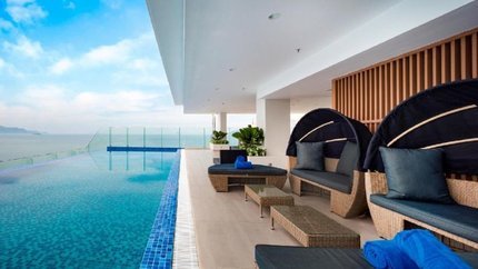 Hồ bơi ngoài trời