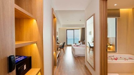 Tiện nghi đầy đủ, sàn nhà lát gỗ