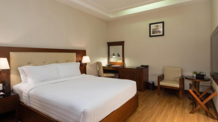 Phòng Superior Tại Nhật Hạ L'Opera Hotel