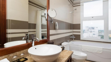 Phòng Tắm Tại Phòng Nghỉ Nhật Hạ L'Opera Hotel