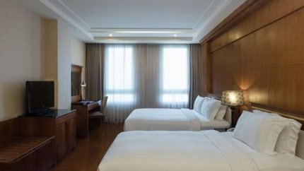 Phòng Premium Deluxe Triple Tại Nhật Hạ L'Opera Hotel