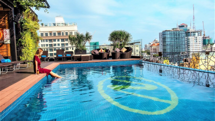 Hồ bơi ngoài trời