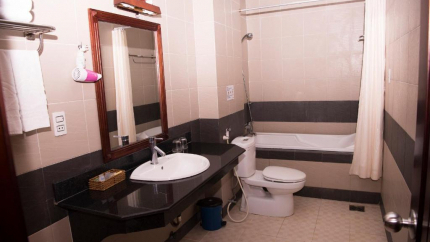 Phòng tắm khách sạn Ocean Star