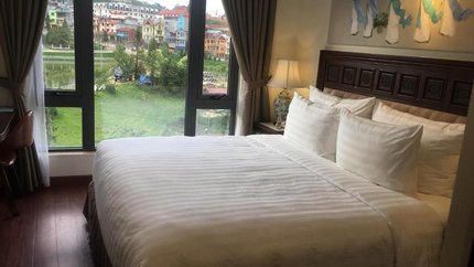 Phòng Deluxe Lake View Paris Boutique Sapa 3*