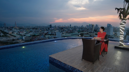 Bể bơi ngoài trời