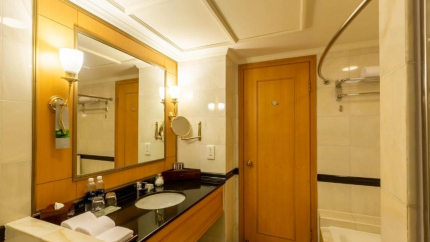 Phòng Tắm Khách sạn Renaissance Riverside Sài Gòn