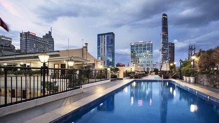 Bể bơi ngoài trời tại khách sạn