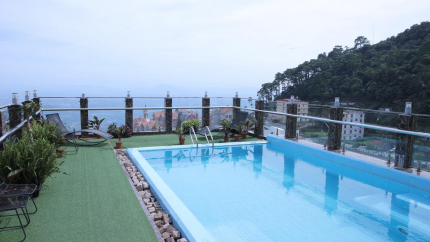 Bể Bơi Royal Huy Hotel