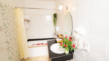 Phòng tắm Khách sạn Rum Vàng Đà Lạt