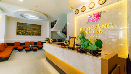 Sảnh khách sạn Rum Vàng