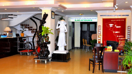 Lễ tân Khách sạn Sài Gòn Cần Thơ