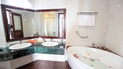 Phòng vệ sinh sang trọng và hiện đại