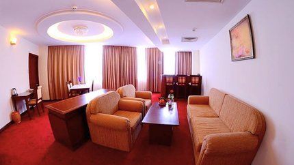 Phòng khách rộng lớn và view hướng ra biển