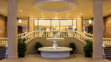 Mặt Trước Khách Sạn Sài Gòn Prince