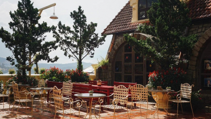 Khuôn Viên Khách sạn Saphir Đà Lạt