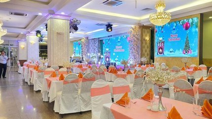 Nhà Hàng Khách Sạn