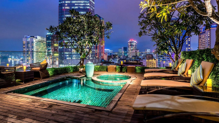 Rooftop Jacuzzi Pool  Khách sạn Silverland Jolie Sài Gòn