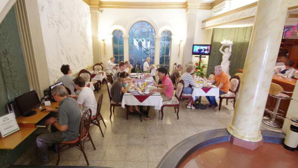 Khách sạn Spring Sài Gòn