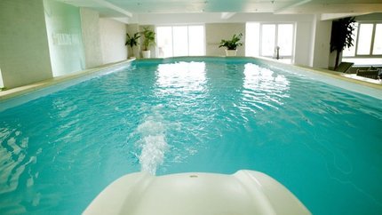 Bể bơi trong nhà