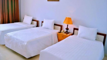 Không gian phòng Deluxe Triple tại khách sạn Thái Bình Dương
