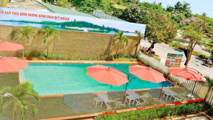 Bể bơi ngoài trời tại khách sạn Thái Bình Dương 3 sao