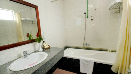 Phòng tắm - Phòng Deluxe