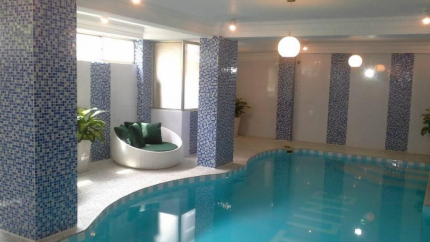 Bể bơi khách sạn Thiên Tùng