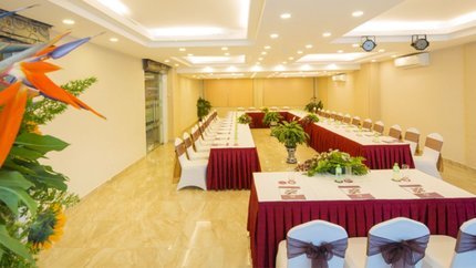 Phòng hội nghị với đầy đủ trang thiết bị hiện đại