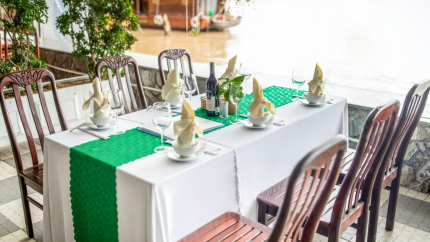 Bàn ăn Khách sạn Vạn Phát Riverside Cần Thơ