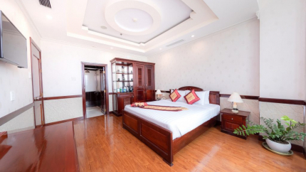 Suite Khách sạn Vạn Phát Riverside Cần Thơ