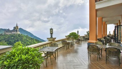 Một góc khác nhìn từ nhà hàng Venus