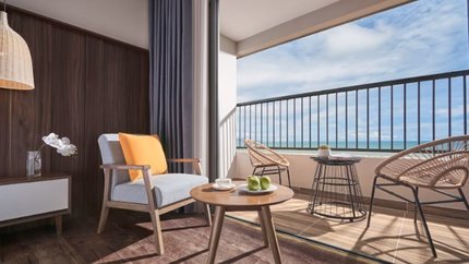 Phòng ban công hướng bển