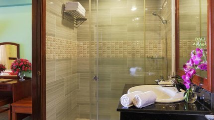 Phòng tắm gọn gàng sạch sẽ