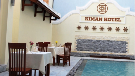 Tổ chức tiệc bên bể bơi