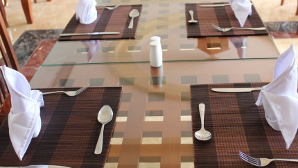 Bài trí bàn ăn tại nhà hàng