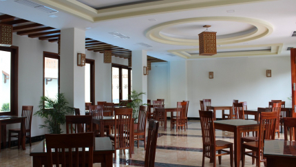 Không gian nhà hàng rộng rãi