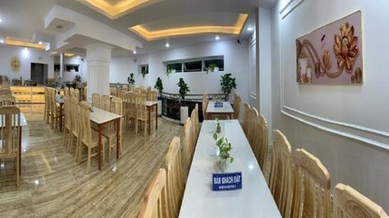Nhà Hàng Khách Sạn