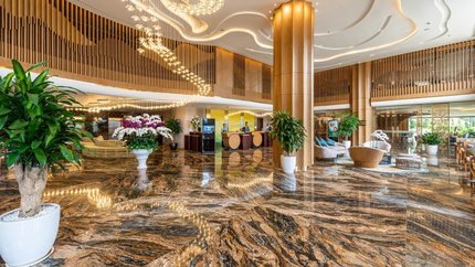 Sảnh rộng lớn với thiết kế sang trọng