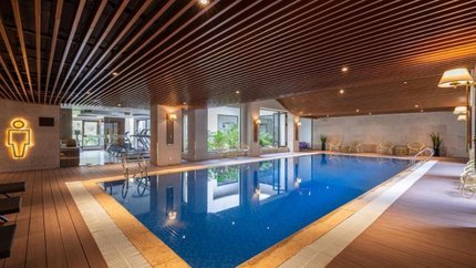 Bể bơi bốn mùa trong nhà