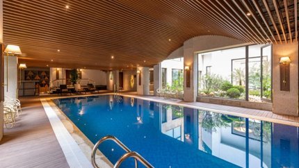 Bể bơi rộng lớn