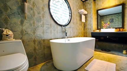 Bồn tắm rộng rãi