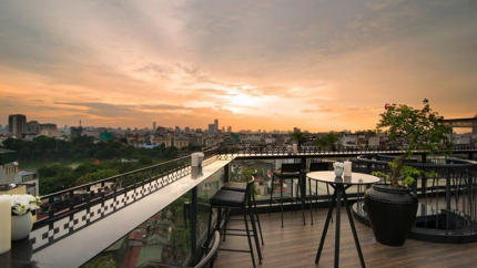 View nhìn từ Estrella Sky Bar tại La Nueva Hotel 4*