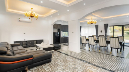 Không gian phòng khách của hạng phòng Hoàng Hôn Hill Villa