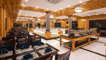 Không gian nhà hàng tại La Saveur De Hòa Bình Resort