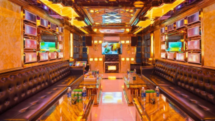 Phòng karaoke của khu nghỉ dưỡng La Saveur Resort Hòa Bình