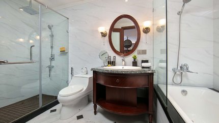 Bao gồm phòng tắm đứng và tắm bồn