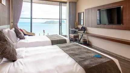 Phòng ốc rộng rãi có cửa kính lớn